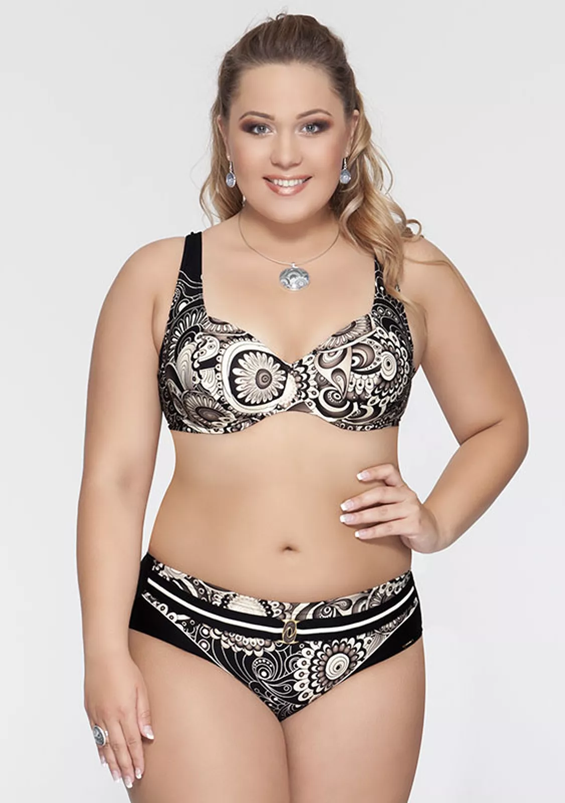 Комфортный раздельный купальник с узором