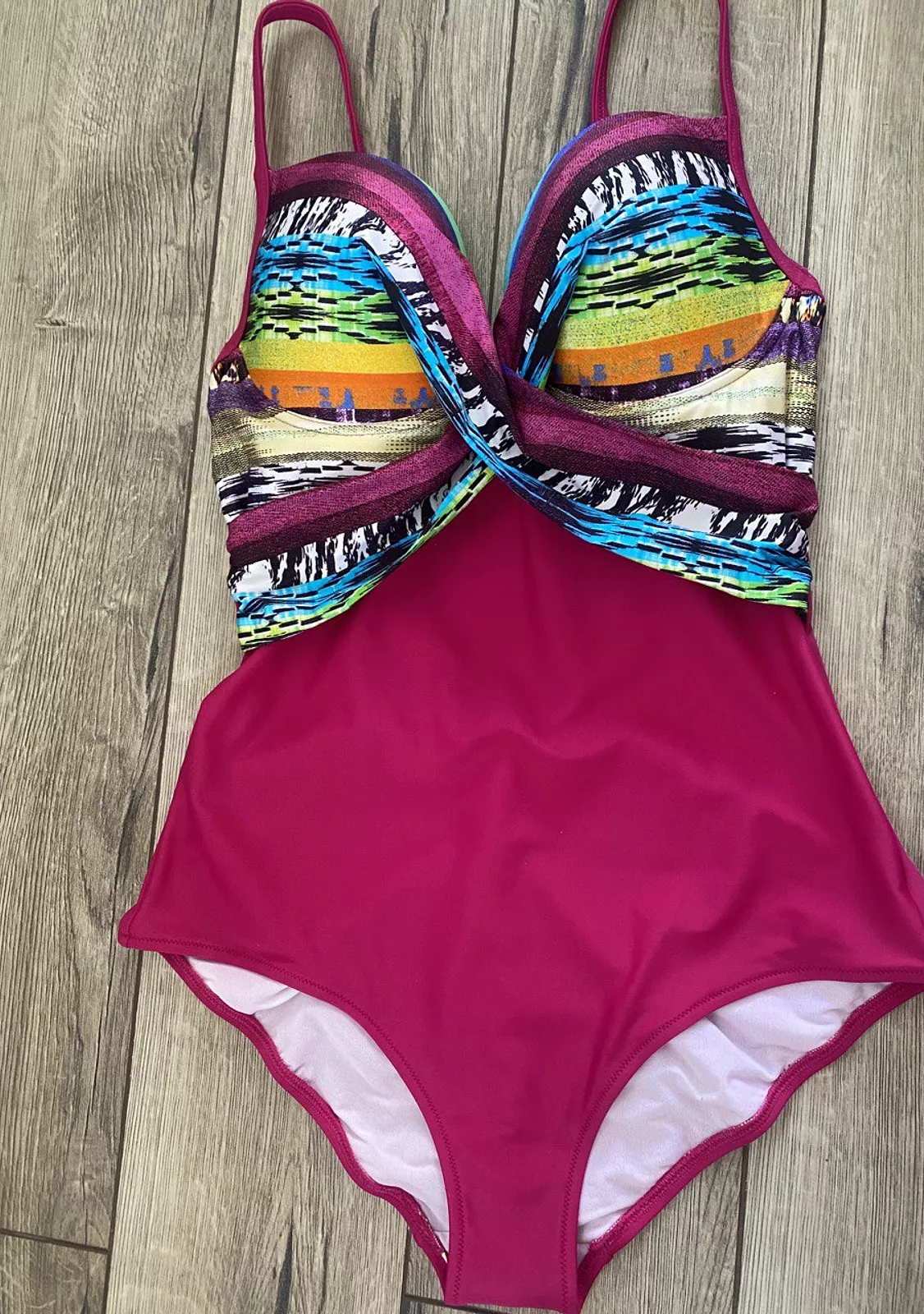 Элегантный стильный купальник