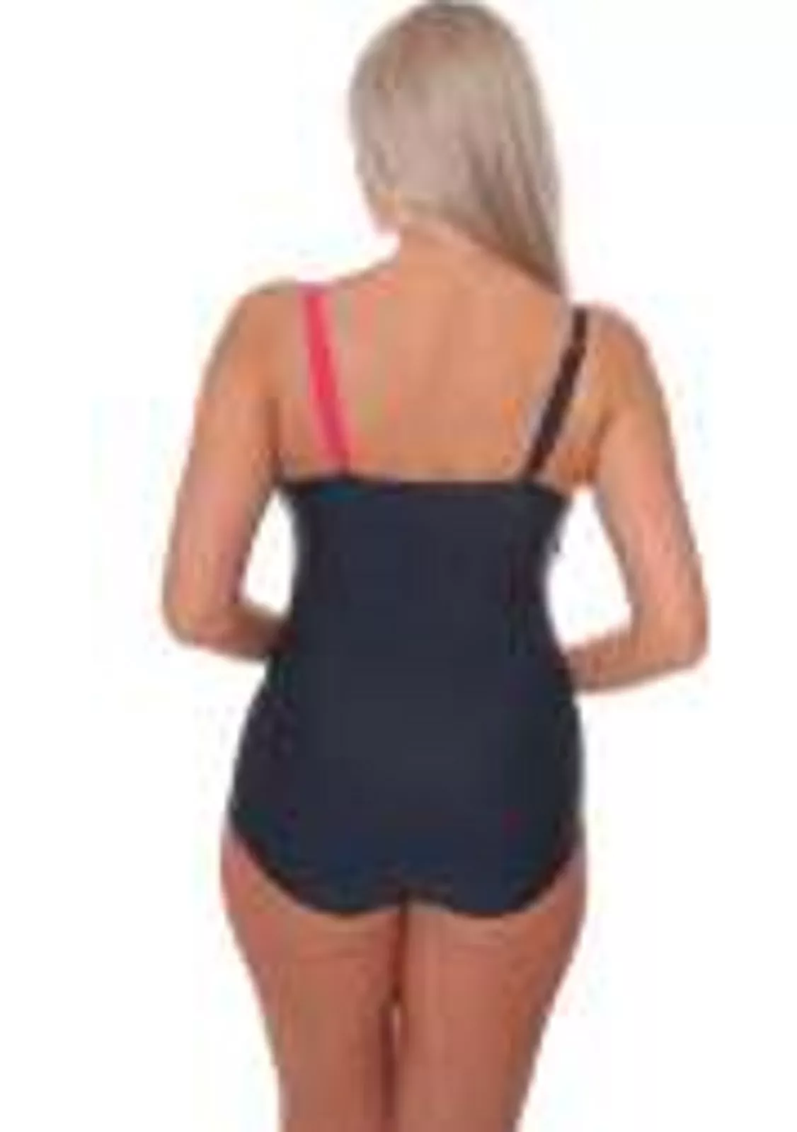 Шикарный купальник розового цвета.