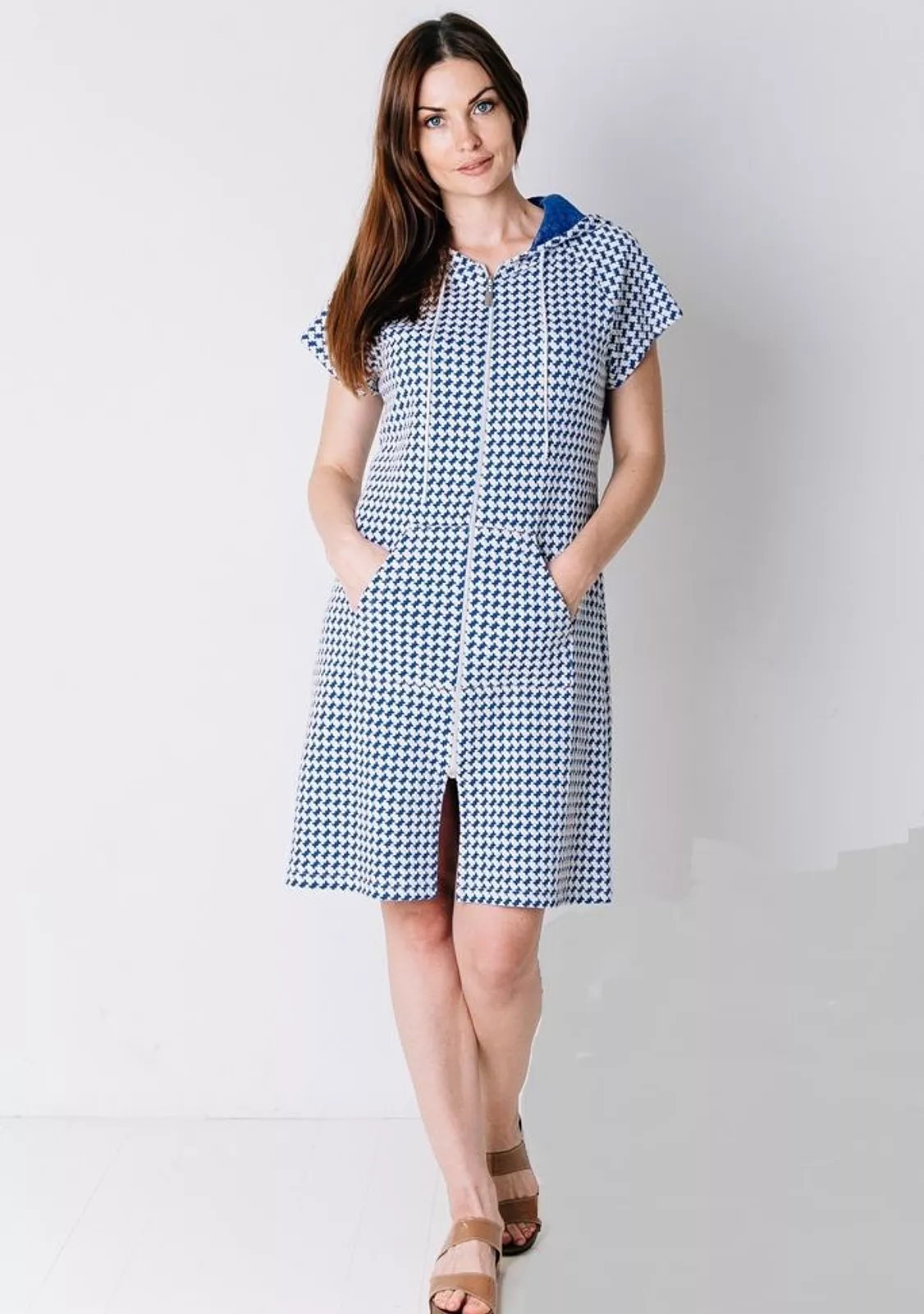 Платье для дома и отдыха с капюшоном.