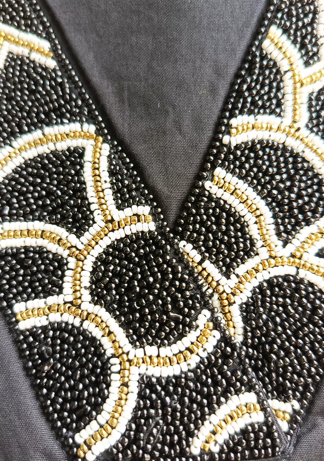 Платье Selmark черный с узорным воротом и карманами