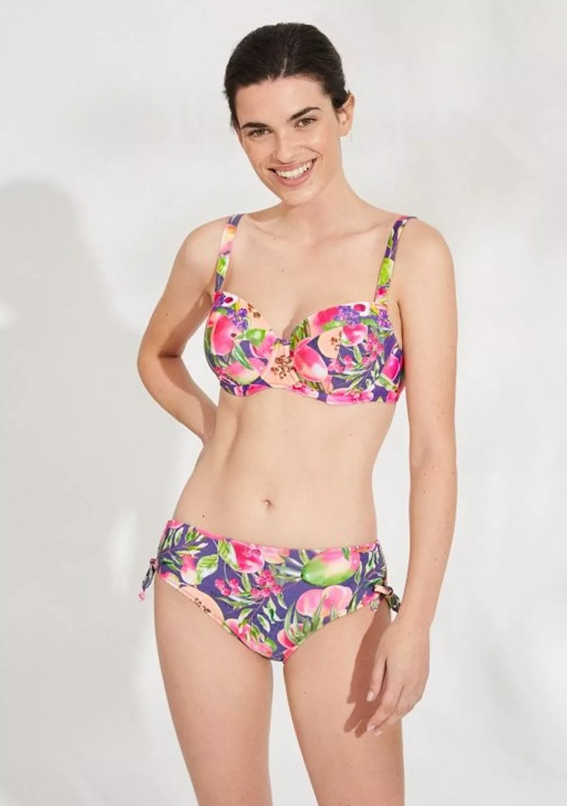 Раздельный купальник Feel, Испания