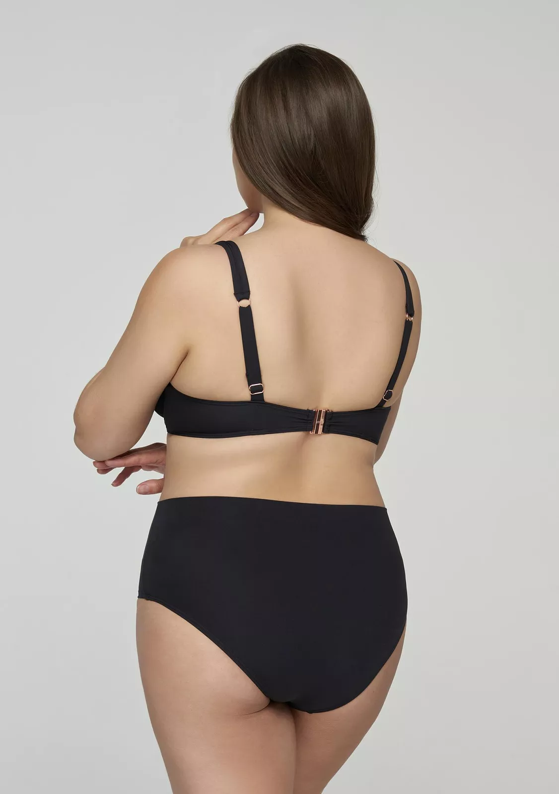 Слитный купальник для полных дам.