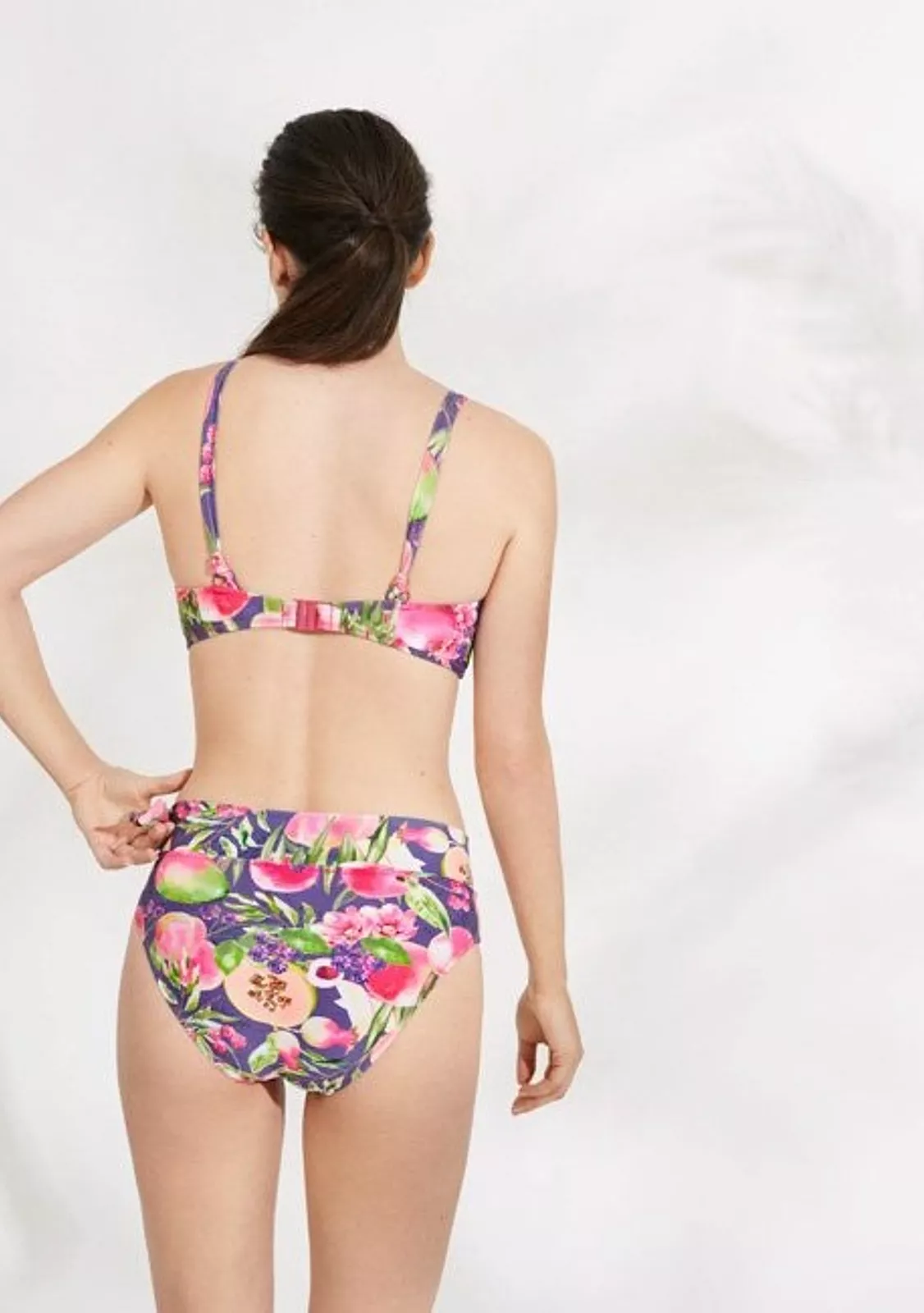 Раздельный купальник Feel, Испания