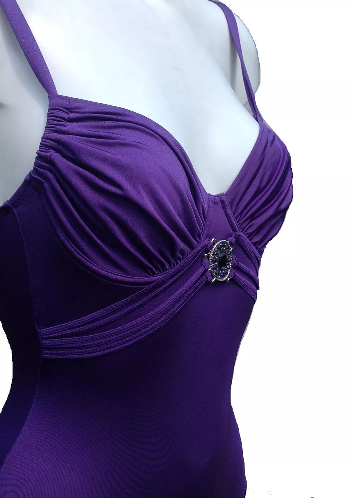 Cлитный купальник с мягкой чашкой