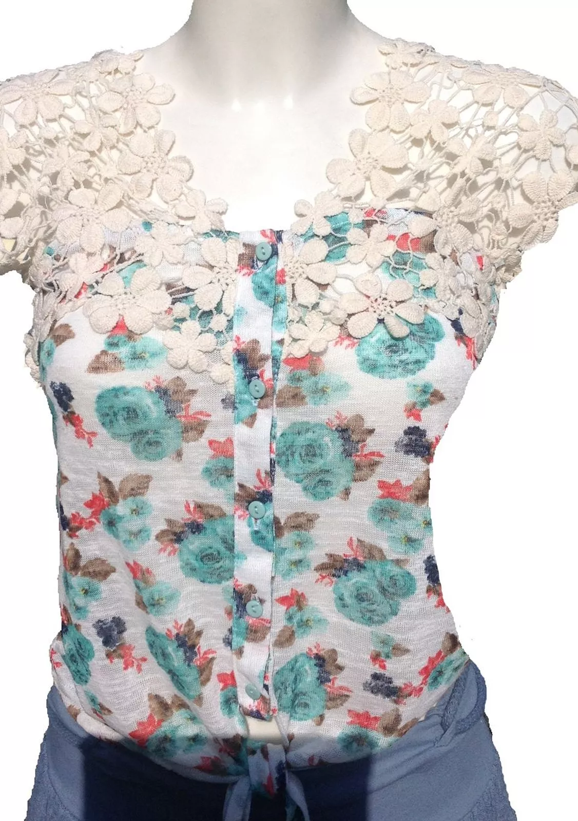 Летняя блуза на завязках с кружевными плечиками