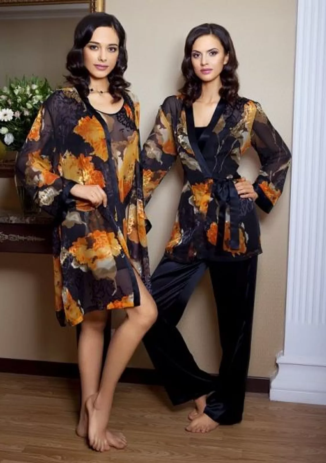 Роскошный комплект с сорочкой и халатиком