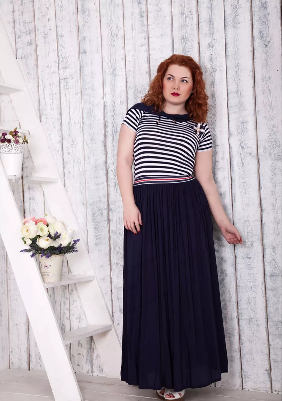 Летнее платье в полоску с капюшоном.