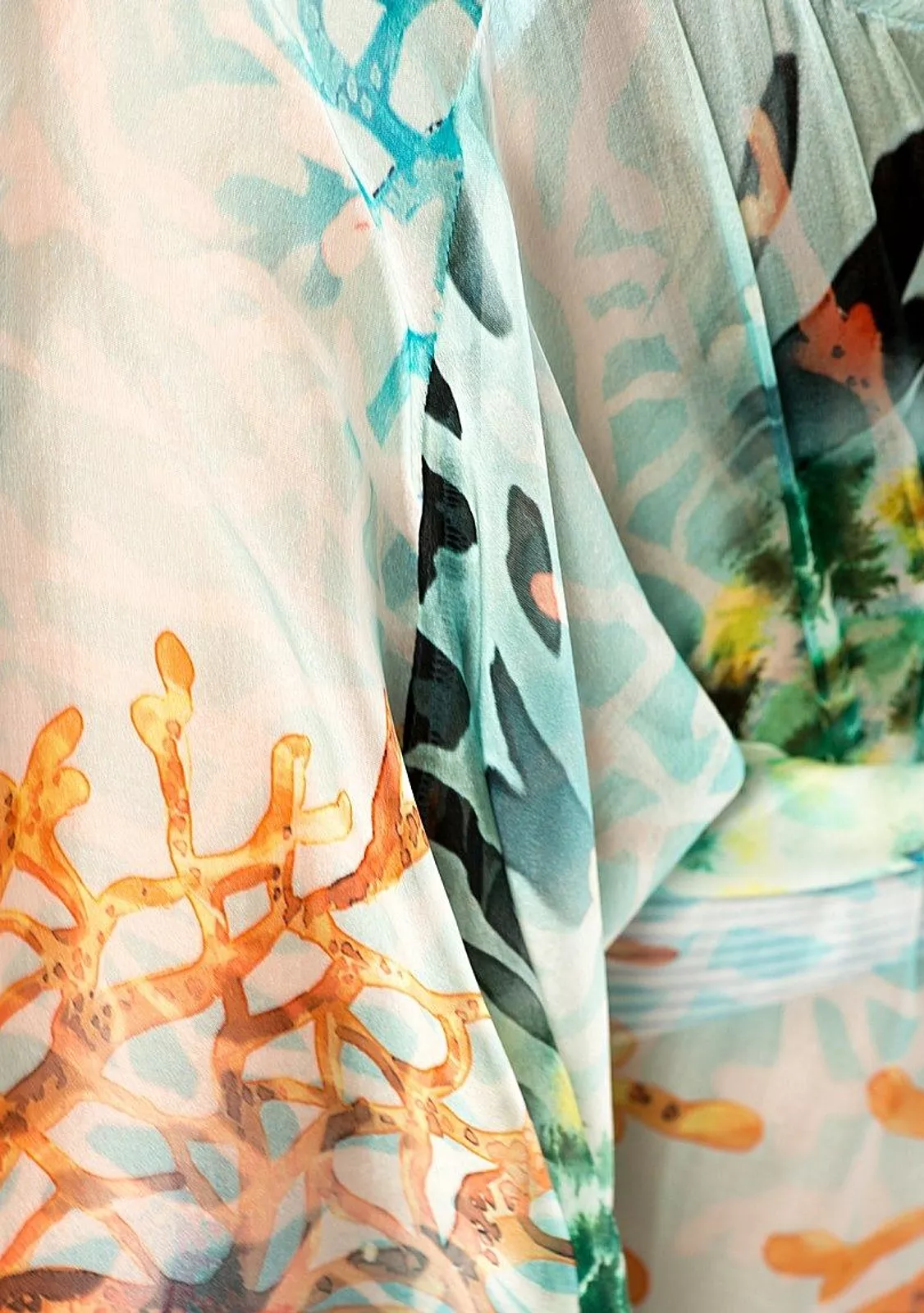 Шелковая туника в морском стиле.