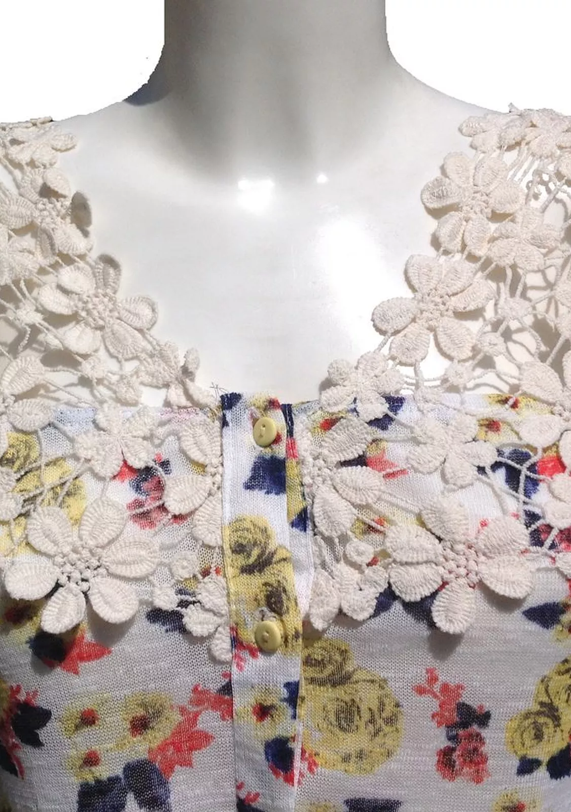 Летняя блуза на завязках с кружевными плечиками