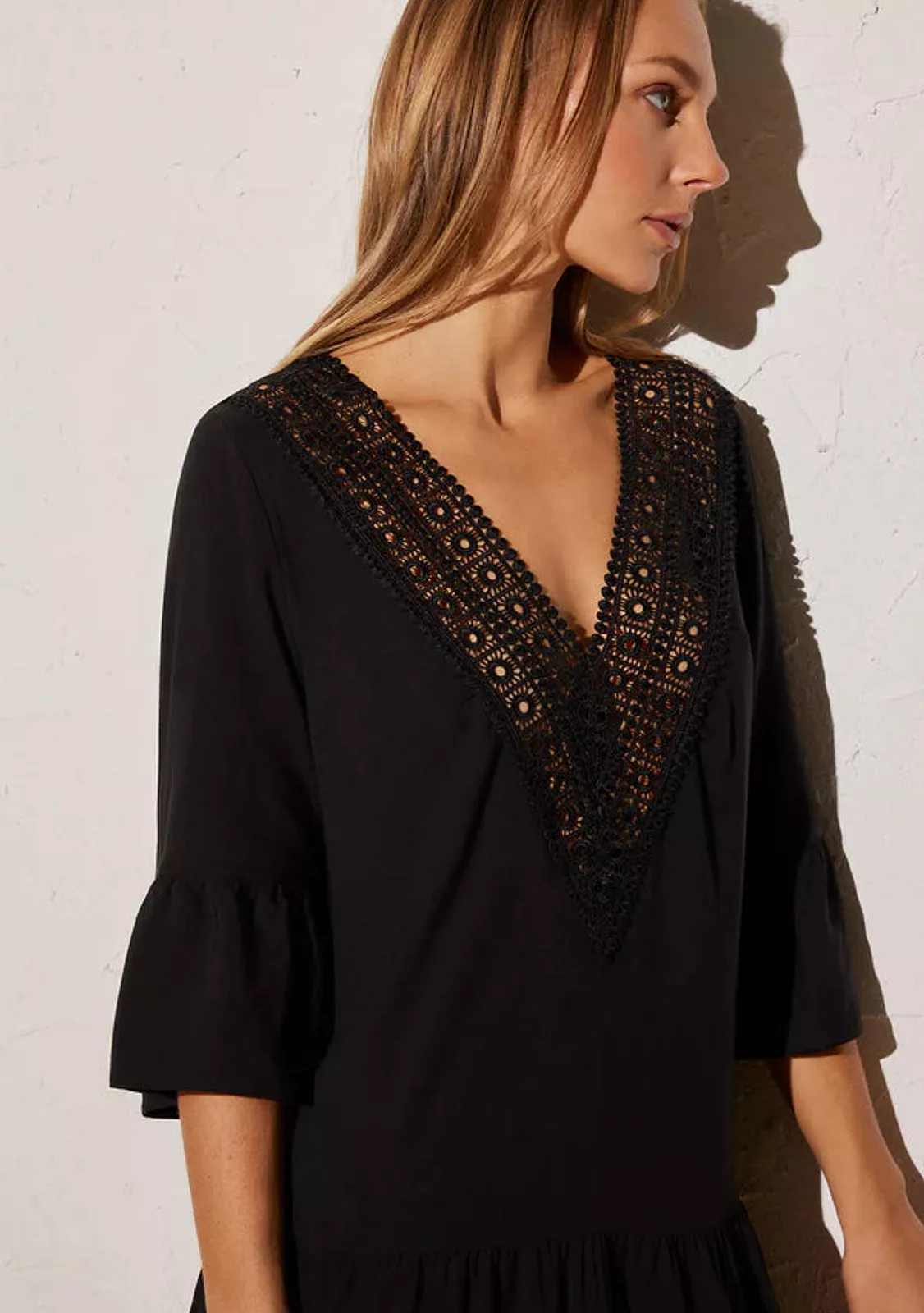 Туника черного цвета из вискозы с кружевом +новинки 2023