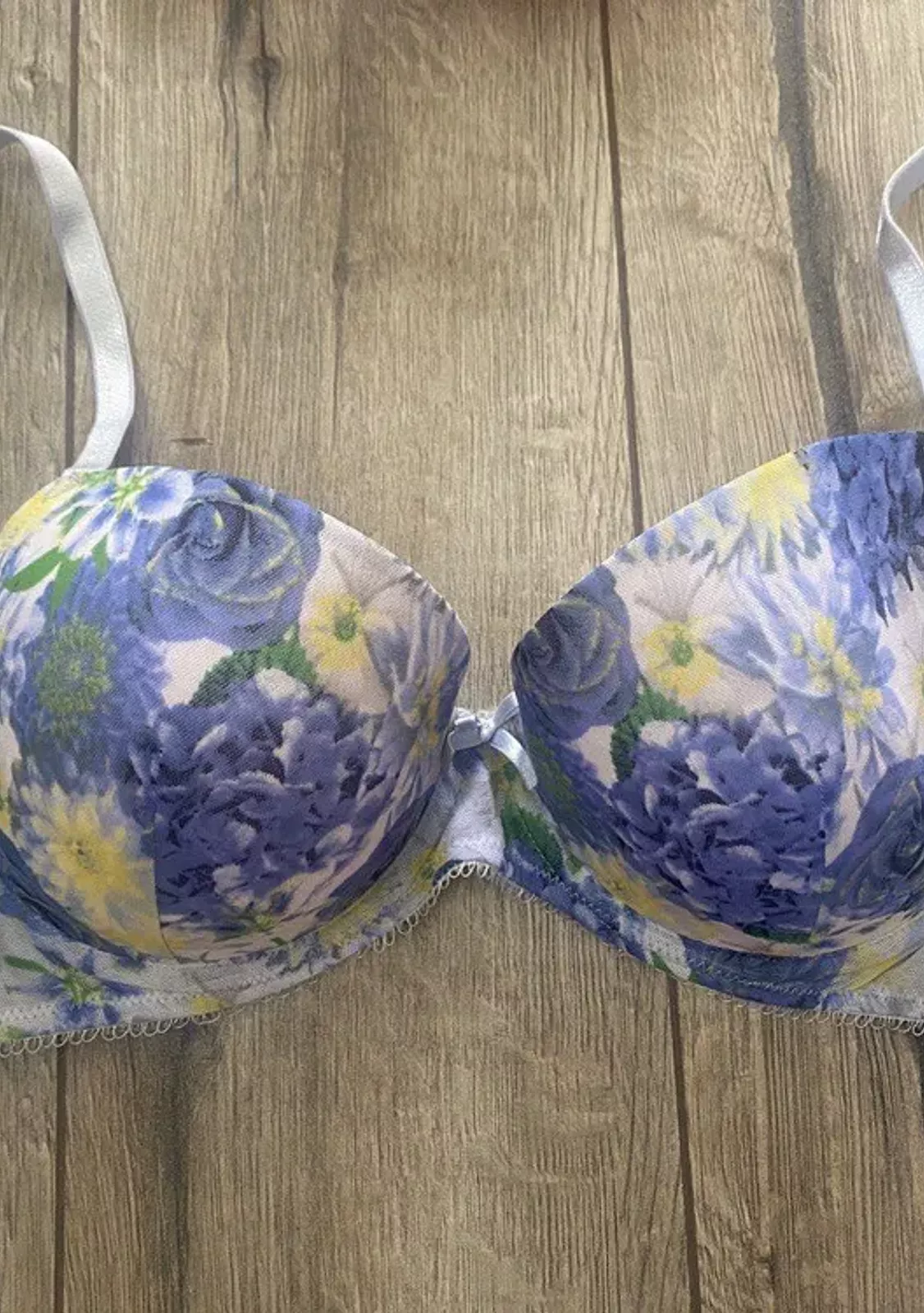 Яркий бюстгальтер цветочным принтом