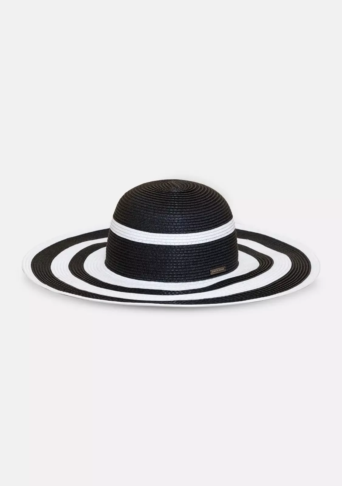 Пляжная шляпа с широкими полями