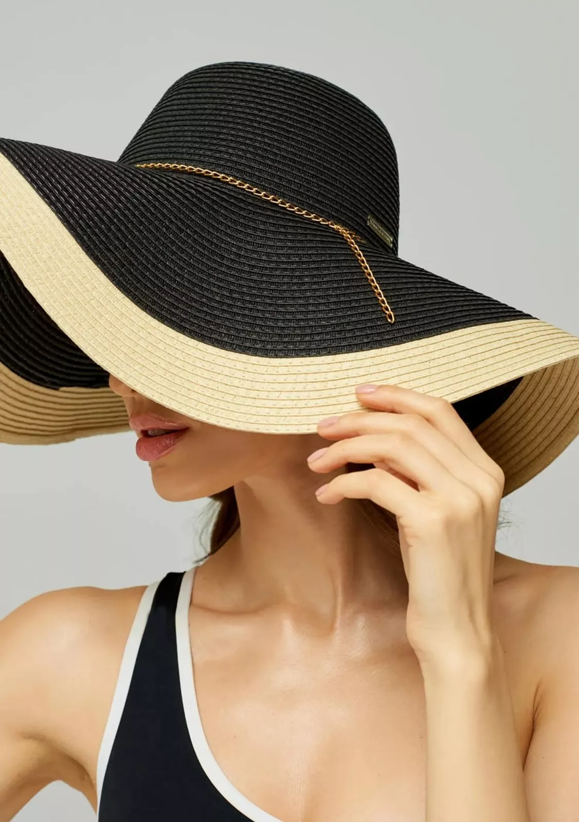 Шляпа пляжная с полями