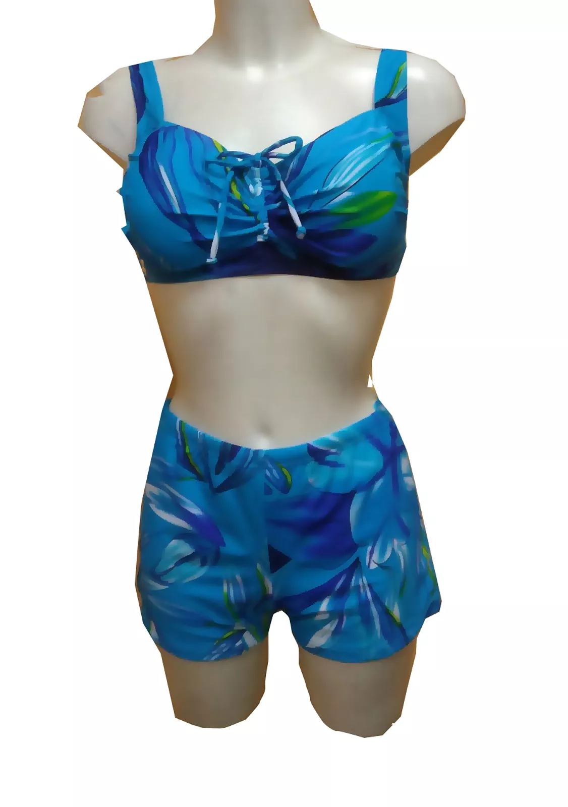 Купальник с мягкой чашкой и шортами